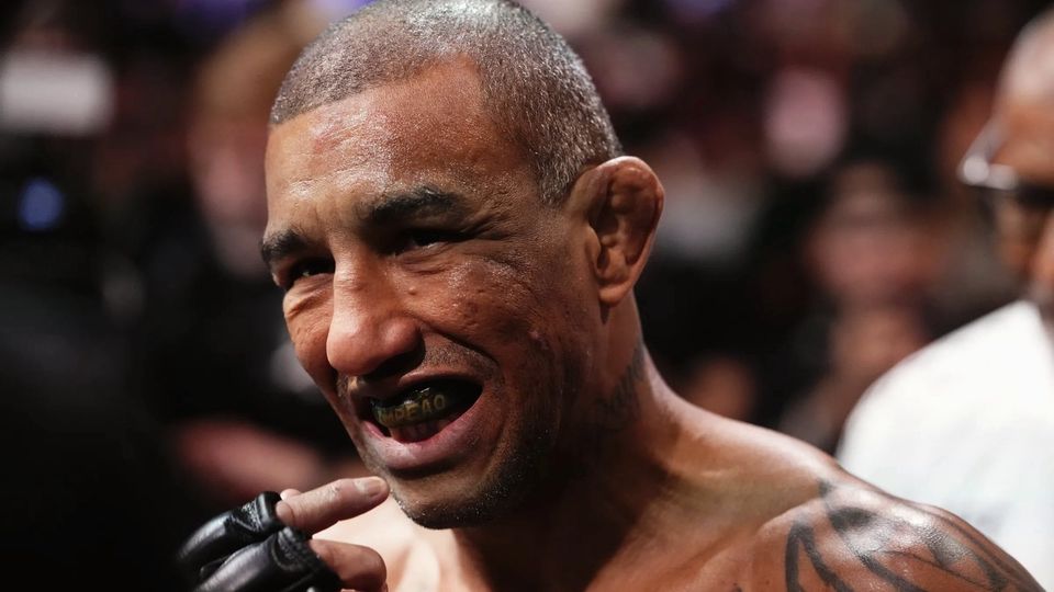Росас Джуниор прокомментировал победу над Барселосом на UFC Fight Night 289