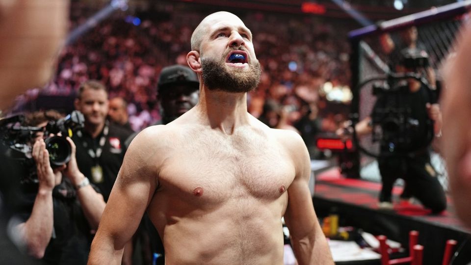 Прохазка встретится со Стерлингом в главном бою турнира UFC в Катаре