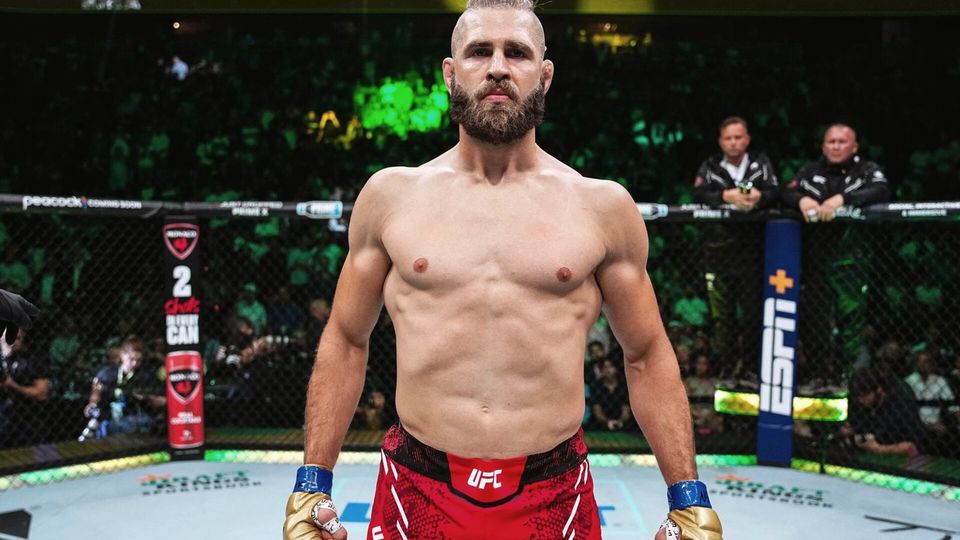 Бой Йиржи Прохазки и Навайо Стерлинга возглавит турнир UFC в Катаре