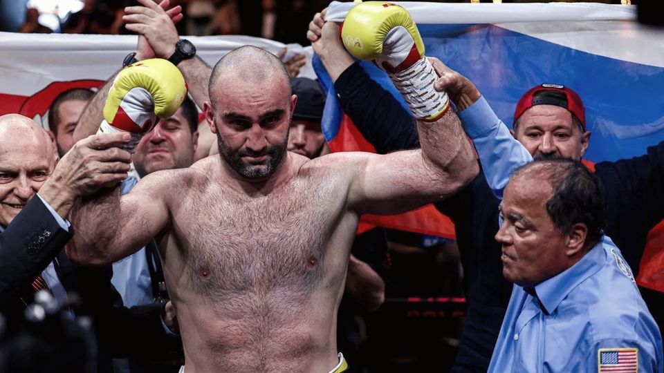 Гассиев рассказал об отсутствии документов от WBA по «супертитулу» для боя Джошуа и Фьюри