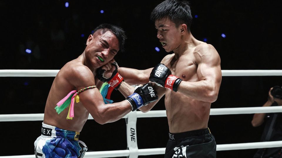 Деддуанглек нокаутировал Монгкольдетлека в главном бою ONE Friday Fights 174