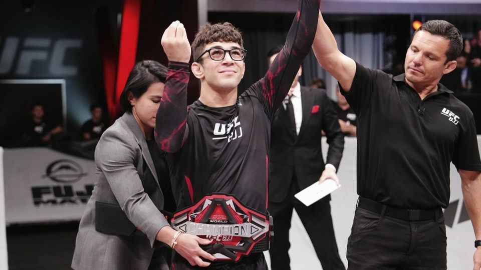 Майки Мусумечи освободил пояс UFC BJJ в легчайшем весе